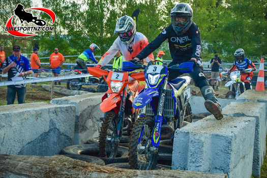Whitecliffs rider Luke Corson ((KTM 300XC No.2) and Whangaparoa’s Jacob Refoy (Sherco 3e00 No.3) battle intensely in Friday’s prologue event in Taupo. Photo by Andy McGechan, BikesportNZ.com