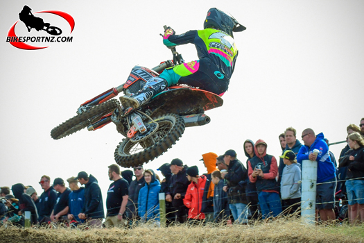 Mount Eden’s Madoc Dixon (CML KTM Racing Team), battling for valuable points at Woodville on Sunday. Photo by Andy McGechan, BikesportNZ.com