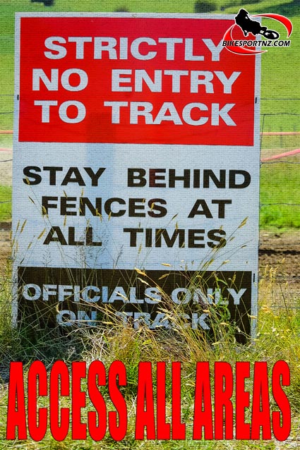 graphic-sign-0193-tiles-b