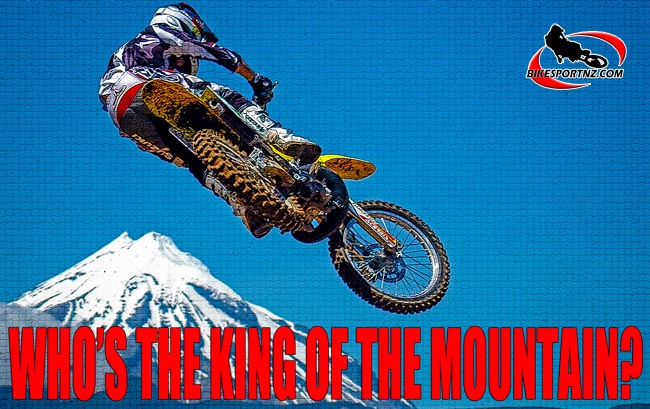 07112004 SPORTS ANDY McGECHAN/BikesportNZ.com. CAPTION: Flashback to 2004, when Hawera's Daryl Hurley (Suzuki) was at the height of his powers. Photo by Andy McGechan, BikesportNZ.com