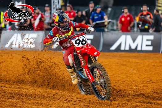 Australian Hunter Lawrence (Honda) delighted the huge crowd in Melbourne on Saturday.