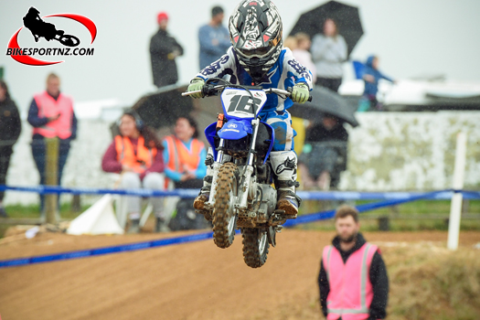 Stratford’s Oakley McGechan held off stern challenges in a tight battle for victory in the intro trail 50cc class. Photo by Andy McGechan, BikesportNZ.com