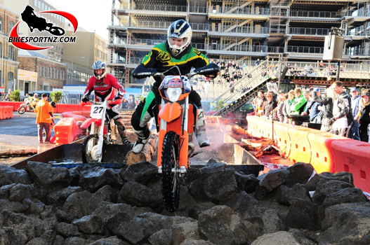 Red Bull City Scramble in downtown Auckland, photo by Andy McGechan, BikesportNZ.com