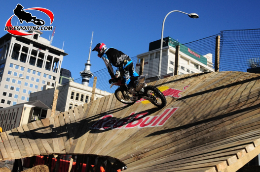 Red Bull City Scramble in downtown Auckland, photo by Andy McGechan, BikesportNZ.com