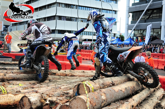 Red Bull City Scramble in downtown Auckland, photo by Andy McGechan, BikesportNZ.com