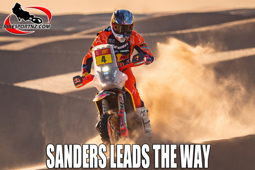 Australian rider Daniel Sanders (KTM), leading the way in the 2025 Dakar Rally in Saudi Arabia.