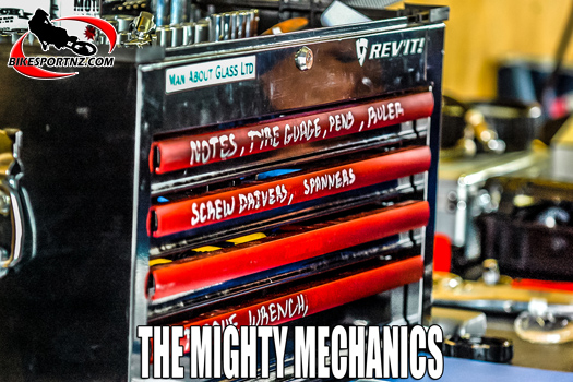 The mighty mechanics, legends behind the scenes. Photo by Andy McGechan, BikesportNZ.com